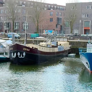 Unitas Botel